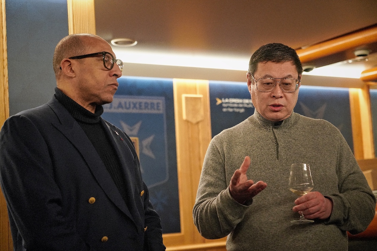 法國足協(xié)主席迪亞洛做客歐塞爾，并與董事會主席周云杰會晤
