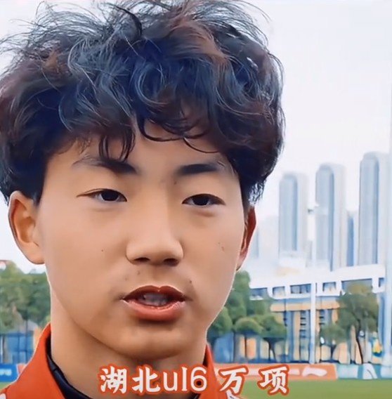 萬項談全運會吊射破門：發(fā)現(xiàn)門將站位不是很好，就很自信的射門
