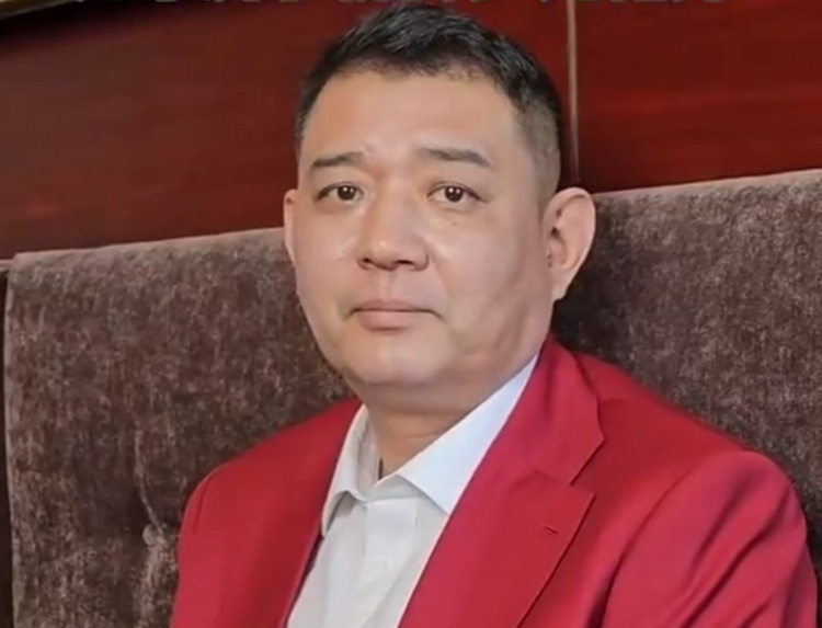 鞏曉彬：剛打球時(shí)工資20多塊錢(qián) 主要給父母、給家里改善生活