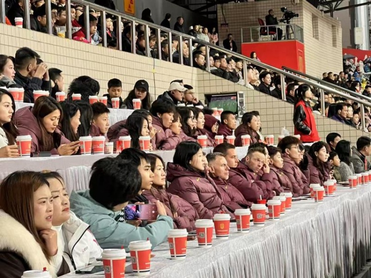 北青體育：中國女足現(xiàn)身中甲賽場，觀看重慶銅梁龍vs遼寧鐵人