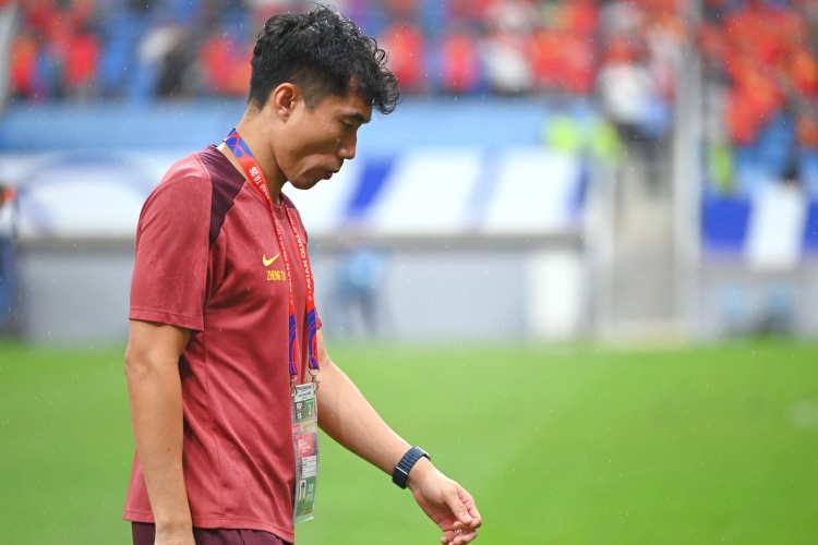 滬媒：單后腰讓國足防守承受更大壓力，若鄭智沒退役或能勝任