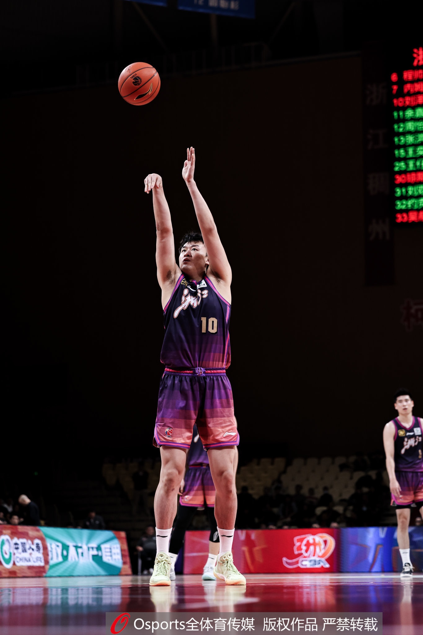 高效替補(bǔ)！劉澤一13投7中&罰球4中3得18分7板 得分并列全隊最高